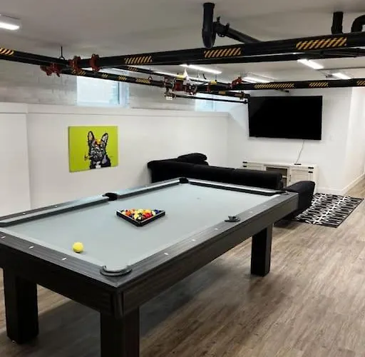 Apartment Trendy Loft Escape With Pool Table Bring Your Pets *