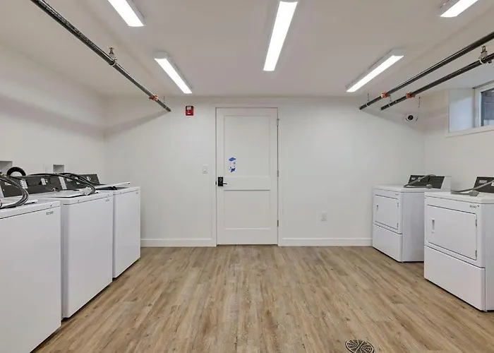Trendy Loft Escape With Pool Table Bring Your Pets Apartment